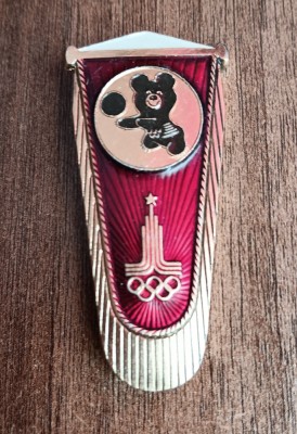 QW9 N7 88 - Insigna - tematica sport - JO Moscova 1980 - Misha - volei foto