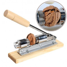 Spargator manual pentru nuci, material otel si lemn