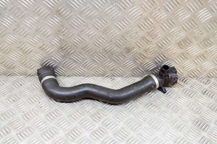 Furtun de lichid de răcire BMW 3 F30, F80 2014 OEM: 7812941 17593378