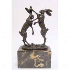 Doi iepuri- statueta din bronz pe un soclu din marmura SL-97
