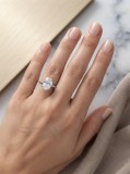 Cumpara ieftin Inel din Argint 925 Solitaire , Model Solitaire Clasic cu Zirconiu Oval E i Banda Pavata, 3.90g