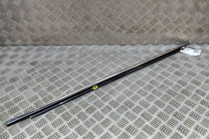 Chedar geam ușă dreapta spate HONDA CR-V V RW 2020 OEM: 72835-TLA-A01 21123050