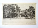 Roman(Neamț):Interiorul gradinei mari,carte poștală necirculată din anii 1920