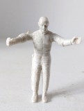 Figurina plastic alb, om in costum special, 5cm