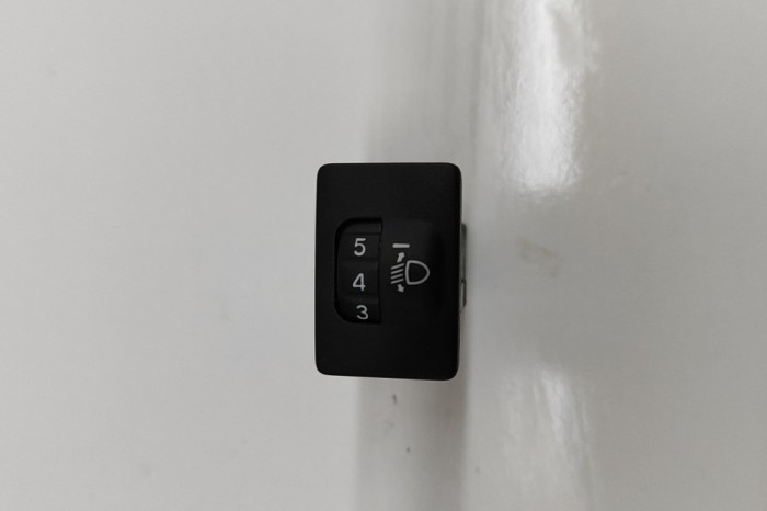 Comutator de reglare &icirc;nălțime faruri TOYOTA AURIS _E15_ 2008 OEM: 84152-02040 28385717