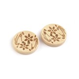 Cumpara ieftin Set 5 nasturi lemn nelacuit, imprimeu floral, marimea 32&quot;