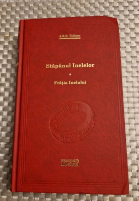 Stapanul inelelor volumul 1 Fratia inelului J. R. R. Tolkien foto