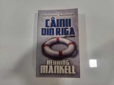 Cainii din Riga de Henning Mankell foto