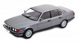 Macheta auto BMW 740i (E32) gri 1992, 1:18 MCG