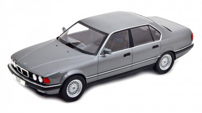 Macheta auto BMW 740i (E32) gri 1992, 1:18 MCG foto