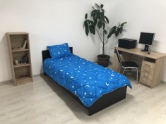 Set o perna 50x70 cm, o pilota 140x210 cm, culoare albastra, model &quot;Luna si stele&quot; (o persoana)