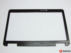 Rama capac LCD eMachines E725 AP06R000D00 cu o prindere rupta foto