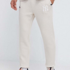 47brand pantaloni de trening MLB New York Yankees culoarea bej, cu imprimeu