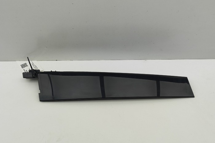 Ornament vertical ușă st&acirc;nga față FORD KUGA III DFK 2024 OEM: LJ6B-S20899 30982217