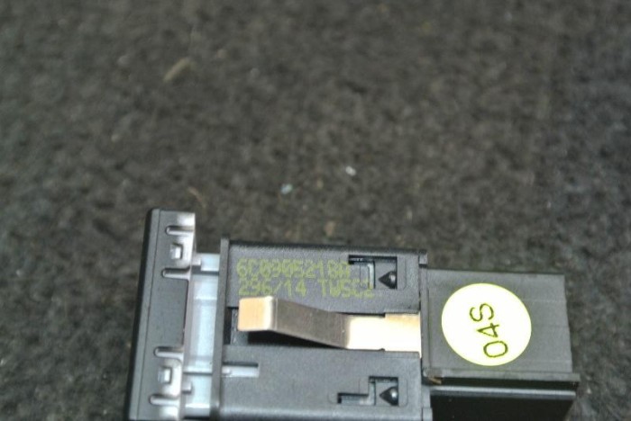 Comutator VW POLO 6R, 6C 2015 OEM: 6C0905218A 1600113