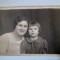 Fotografie cca 6/9 cm cu mamă și fiică din Rom&acirc;nia &icirc;n anii 30
