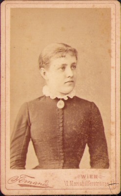 HST P2/286 Poză Lotte Umling studio Fernande Viena foto