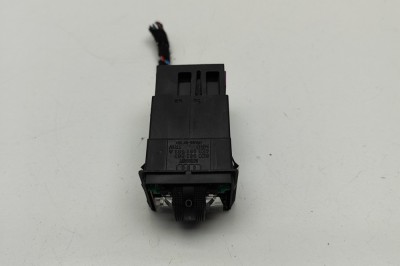 AUDI A8 D3 4E2, 4E8 2006 OEM: 8E0963563,4E0963563A SKU: 30272523 foto
