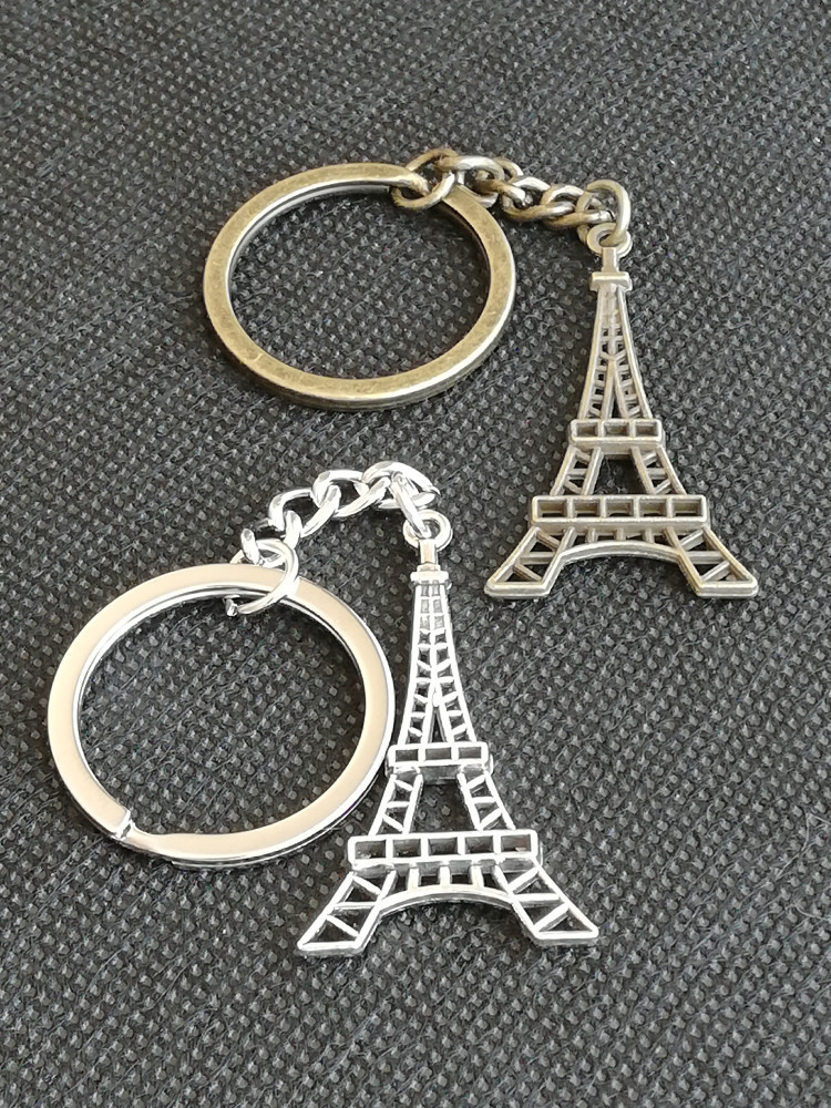 Breloc Turnul Eiffel ARGINTIU Franta Paris accesorii turisti monument  istoric | arhiva Okazii.ro