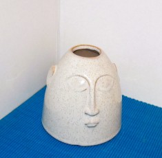 Vază gresie emailată și modelată manual - Moai Face - design scandinav, Danemarca