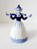 Bibelou Delft&#039;s Blue Femeie in costum traditional 12cm, Oldanda portelan