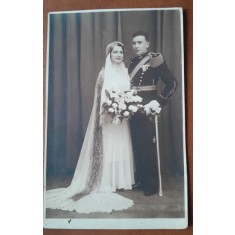 Fotografie tip carte postala, ofiter cu mireasa, sepia