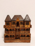 Macheta casa conac palat, de lemn, artizanat vechi romanesc, cu pirogravura