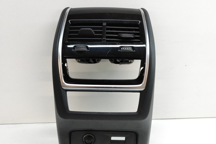 Gura de ventilație consola centrală BMW X7 G07 2022 OEM: 9399875,9399874 24982288