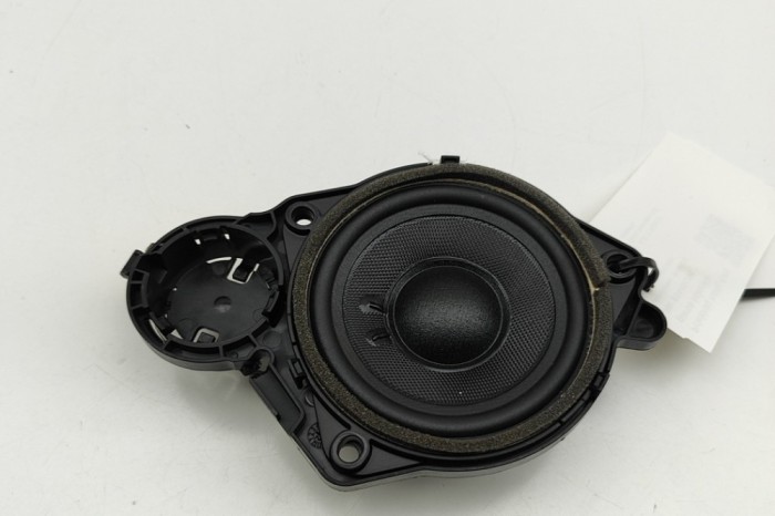 Difuzor ușă st&acirc;nga față AUDI E-TRON GT 2023 OEM: 971035415C | 31456785