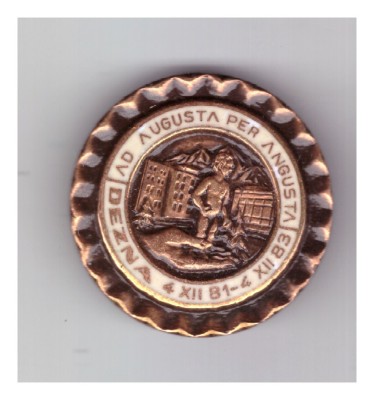 Insigna Dezna Ad augusta per angusta 4 XII 81 - 4 XII 83, cu alb, stare buna foto