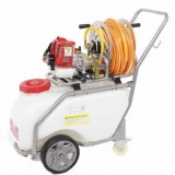 Pulverizator profesional cu carucior Geo Tech cu tanc de 50 litri, motor pe benzina 1CP, 15-25Bar, Inaltime pulverizare 8 m, furtun 30 m