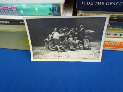 FOTOGRAFIE TIP CARTE POSTALA * GRUP CU MASINA DE EPOCA , SNAGOV , 1927 foto