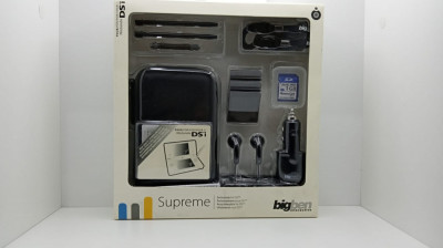 Micro SD memory card + 2 x stylus + 2 x strap + casti + incarcator auto + carcase protectie - Nintendo DSi foto