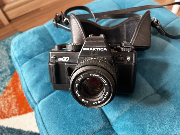 Camera film Praktica BX20 SLR 35mm + obiectiv 50mm f1,8 Practikar