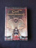 COPIII LAMPII FERMECATE, COBRA, REGELE DIN KATMANDU- P.B. KERR