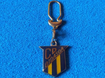 Breloc metalic handbal - CD BIDASOA IRUN (campioana Spania`86 /`87) foto