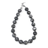Colier elegant cu margele negre si accente gri