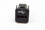 Port USB/AUX-In BMW 3 G20, G28 2021 OEM: 9229294 15432583