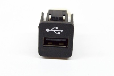 Port USB/AUX-In BMW 3 G20, G28 2021 OEM: 9229294 15432583 foto