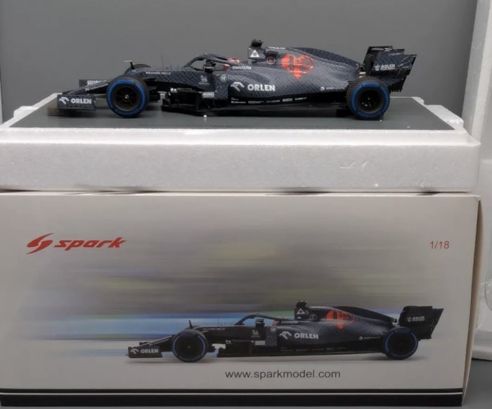 Macheta formula 1 f1 scara 1/18 marca spark Alfa romeo ferrari sauber C39 Fiorano circuit editie limitata