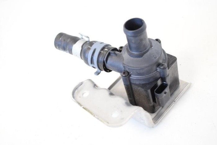 Pompa de apa auxiliara AUDI Q7 4M 2016 OEM: 06H121601M 3620482
