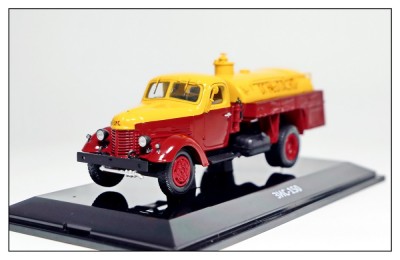 Macheta ZIS-150 1:43 DiP foto