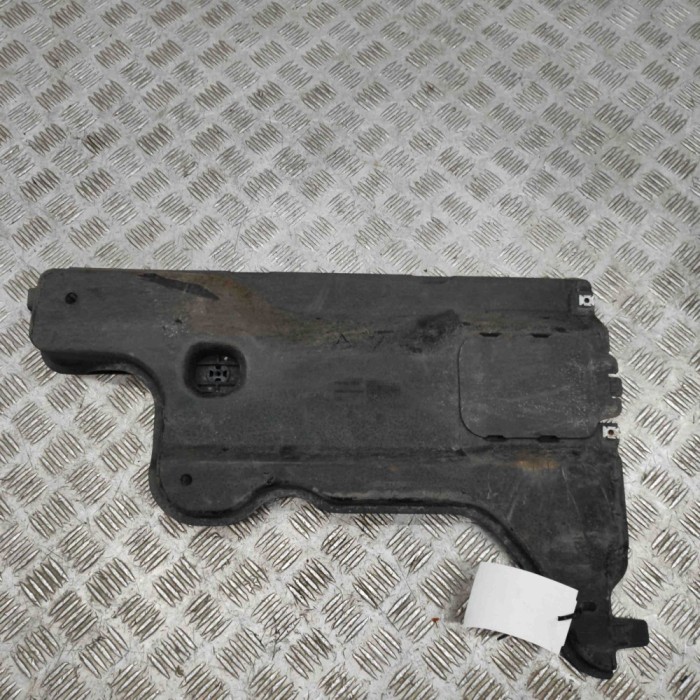 Scut motor dreapta spate VW PASSAT B8 3G2 2019 OEM: 3Q0825102A