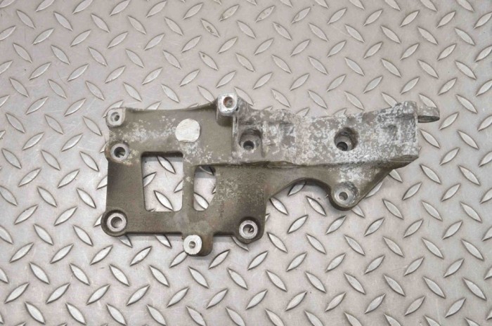 Suport alternator VW GOLF V 1K1 2006 OEM: 06F903143E 20199185