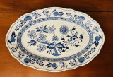 PLATOU DIN PORTELAN FIN- BLUE ONION- MARCAJ HUTSCHENREUTHER GERMANY L35CM