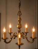 Superb candelabru antic in stilul francez Louis cu 5 brațe ,piesa cu o lucrătură de o foarte mare finețe,stare excelentă