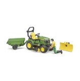 Cumpara ieftin Set figurina Bruder - Gradinar cu Tractor si remorca John Deere