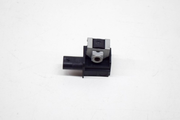 Senzor de impact lateral st&acirc;nga BMW 5 F10 2016 OEM: 9224177 13780016