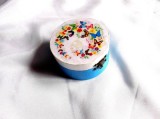 Cutie cu fluturi si flori viu colorate, cutie rotunda 39883