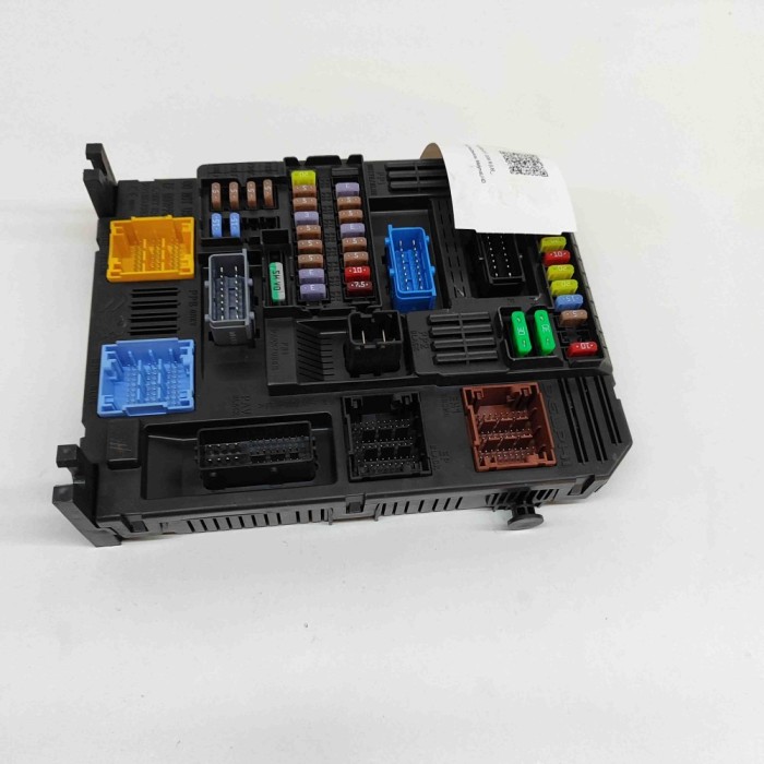Modul panou de siguranțe PEUGEOT 208 II UB_, UP_, UW_, UJ_ 2020 OEM: 9830708180,28641141